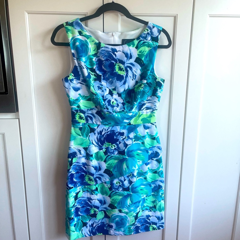 Women’s sleeveless floral dress size 4 with round neck Wore one time.